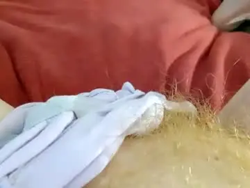 Mykittyneedsuu  live sex cam