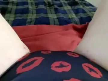 Mykittyneedsuu  live sex cam