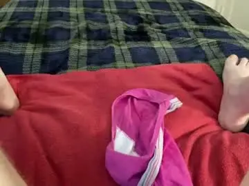 Mykittyneedsuu  live sex cam