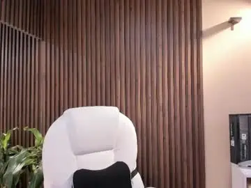 Naugthyelli  live sex cam