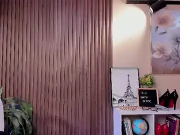 Naugthyelli  live sex cam