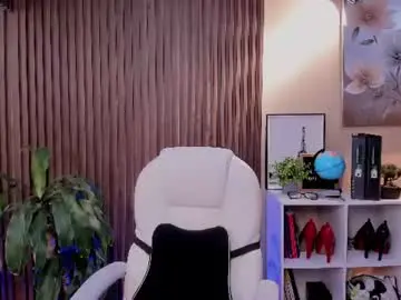 Naugthyelli  live sex cam