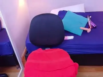 Secrett_whore18  live sex cam