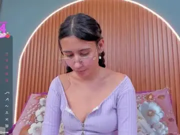 Nayecloud  live sex cam