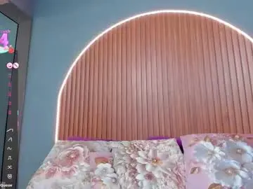 Nayecloud  live sex cam