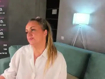 Sky_kuper  live sex cam