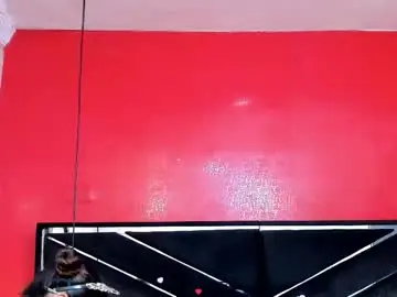 Ivisbouncyass  live sex cam