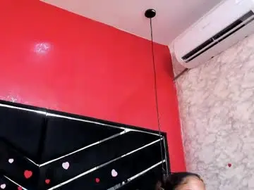 Ivisbouncyass  live sex cam