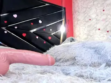 Ivisbouncyass  live sex cam