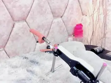 Ivisbouncyass  live sex cam