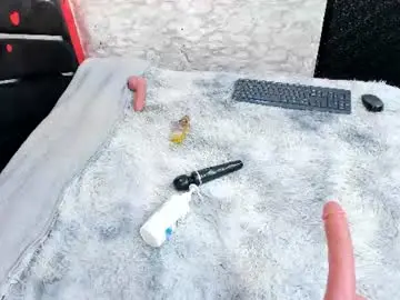 Ivisbouncyass  live sex cam