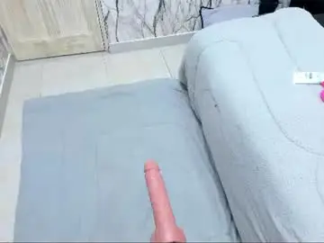 Ivisbouncyass  live sex cam