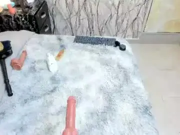 Ivisbouncyass  live sex cam
