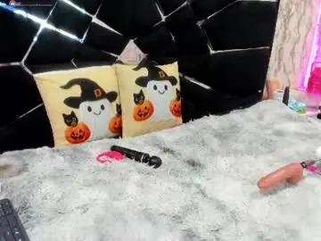 Ivisbouncyass  live sex cam
