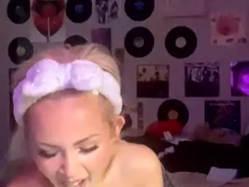 Katyflowerpower  live sex cam