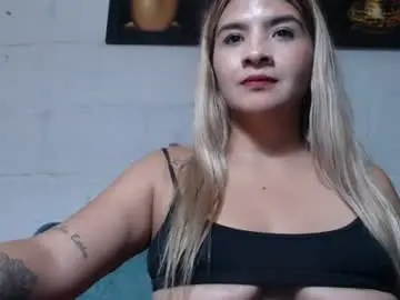 Kittyzevee_  live sex cam