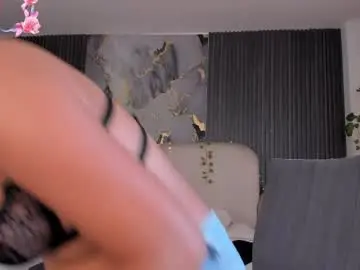 Carolinefyre  live sex cam