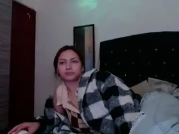 Holy_julii  live sex cam