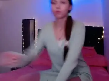 Holy_julii  live sex cam