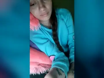Holy_julii  live sex cam