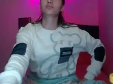 Holy_julii  live sex cam