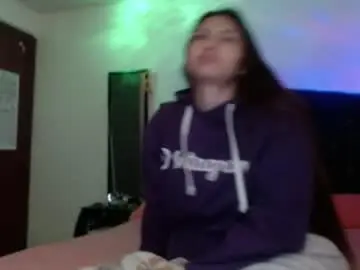 Holy_julii  live sex cam