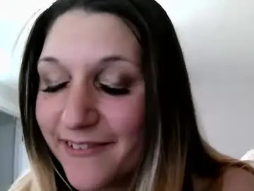 Roxannefineassbooty  live sex cam
