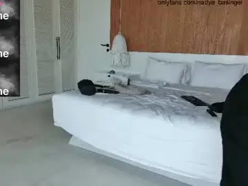 Nadyabasinger  live sex cam
