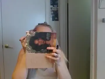 Braindeadbetty  live sex cam