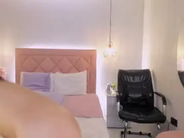 Naughtymilf_xx  live sex cam