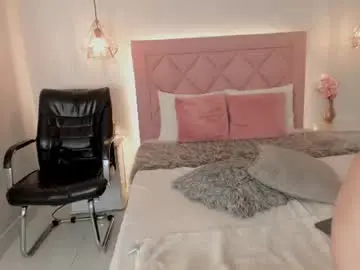 Naughtymilf_xx  live sex cam
