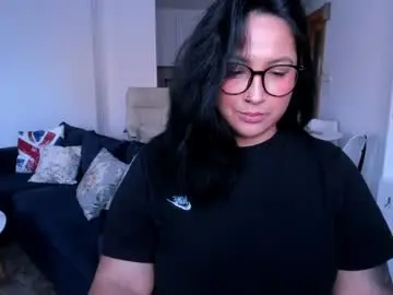 Yiyi707  live sex cam