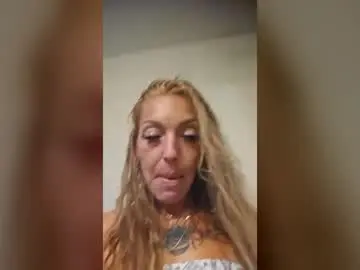 Gudgirrl  live sex cam