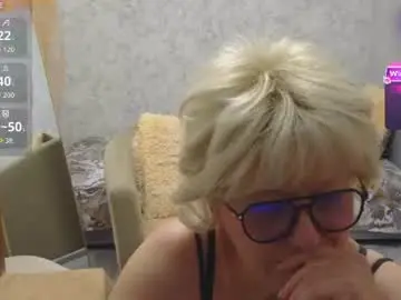 Hornynikki_shy  live sex cam