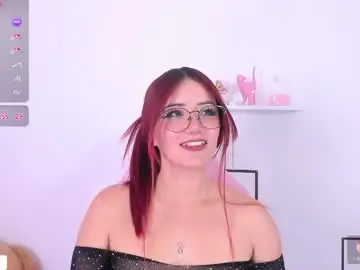 Paugs  live sex cam