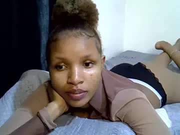 Petite_melinda  live sex cam