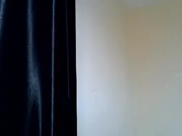 Petite_melinda  live sex cam