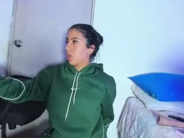 Skinnyanai  live sex cam
