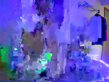 Smokeingbitch420  live sex cam