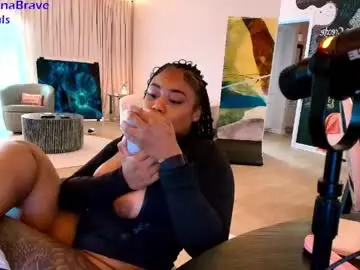 Kat2025  live sex cam