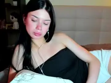 Luna_lips  live sex cam