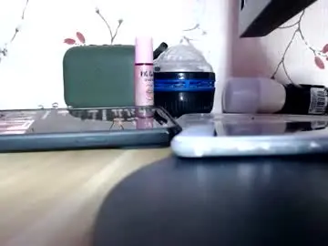 Nitchiefucker  live sex cam