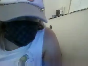 Toomanyquestionsmaury  live sex cam