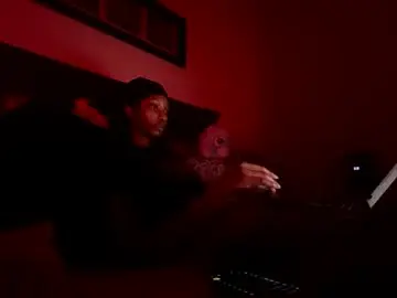 Prettyfacefemale  live sex cam