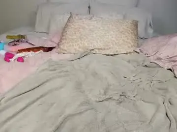 Sexxylaurab  live sex cam