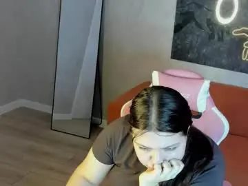 Evelyne_loo  live sex cam