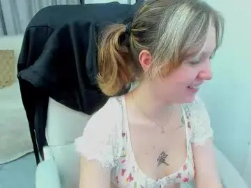 Lucia_copper  live sex cam