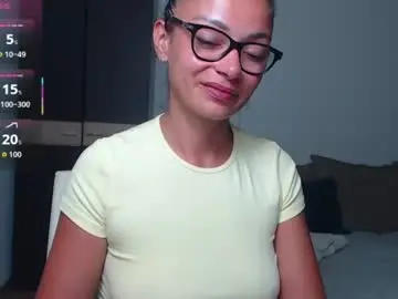 Serenesophi  live sex cam