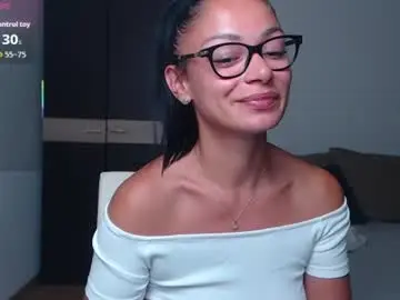Serenesophi  live sex cam