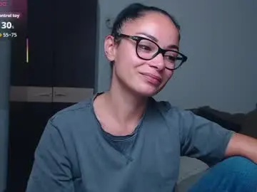 Serenesophi  live sex cam